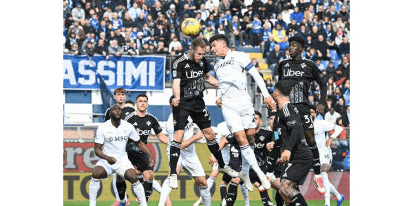 Zamieszanie transferowe wpływa na wyniki, Napoli traci pozycję lidera w Serie A