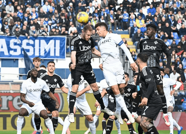 Zamieszanie transferowe wpływa na wyniki, Napoli traci pozycję lidera w Serie A